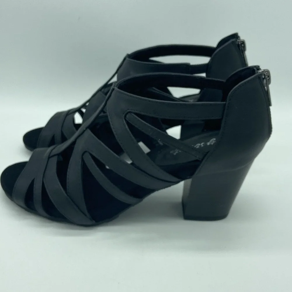 Easy Street Amaze Black Sandals Women's 9M Strappy Minimalist Edgy Block Heels